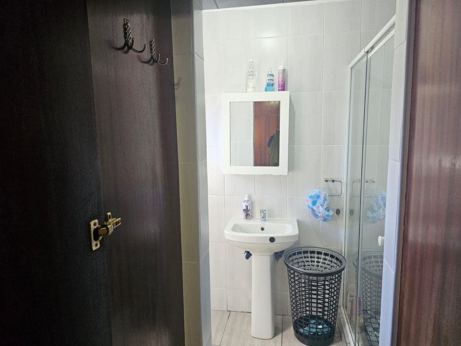 4 Bedroom Property for Sale in Braelyn Eastern Cape